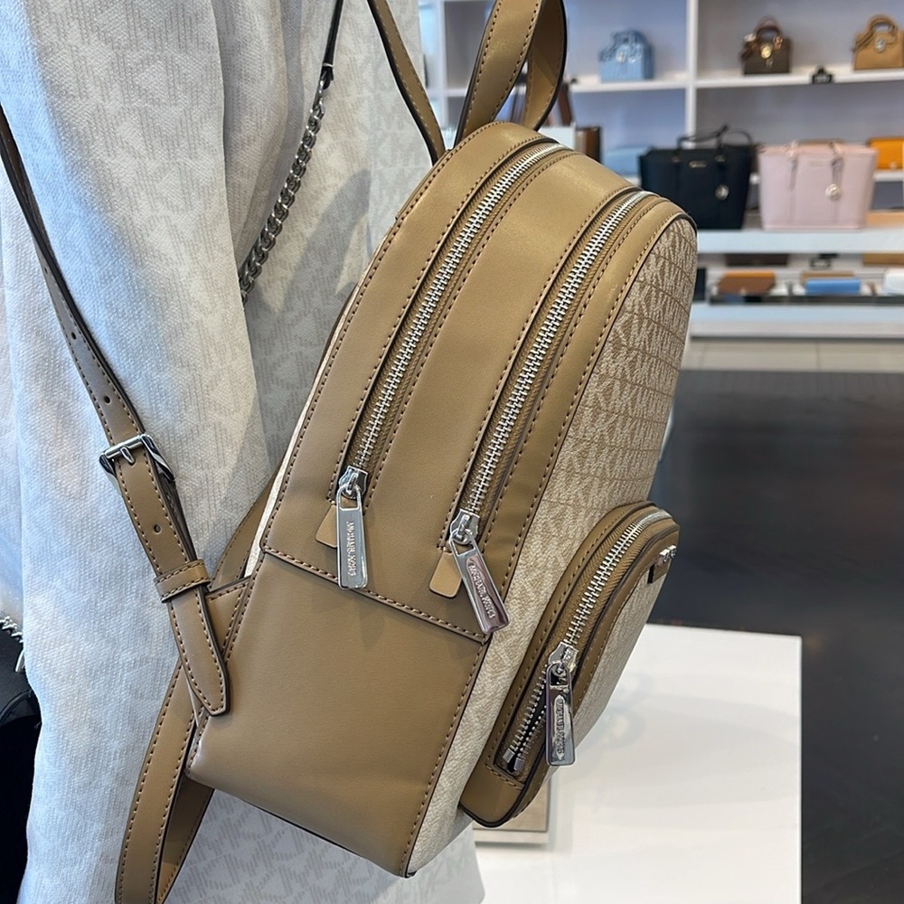 MICHAEL KORS Jaycee Medium Ombré Signature Logo Backpack
Husk
NWT - Picture 12 of 16